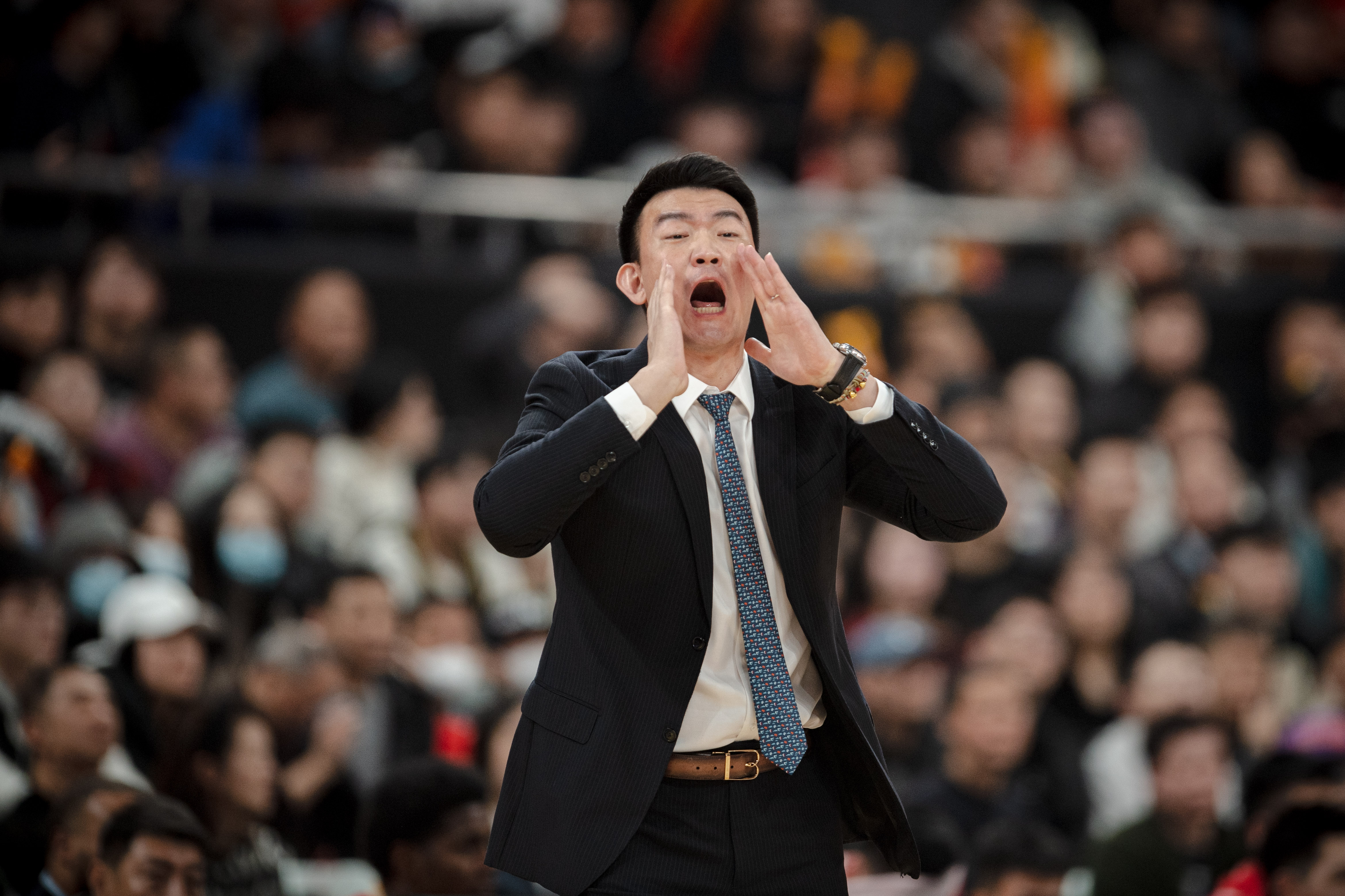 lol战争学院-浙江稠州训练开放日，关键时刻回应争议引欢呼，NBA常规赛在即，资深球员宣示担当