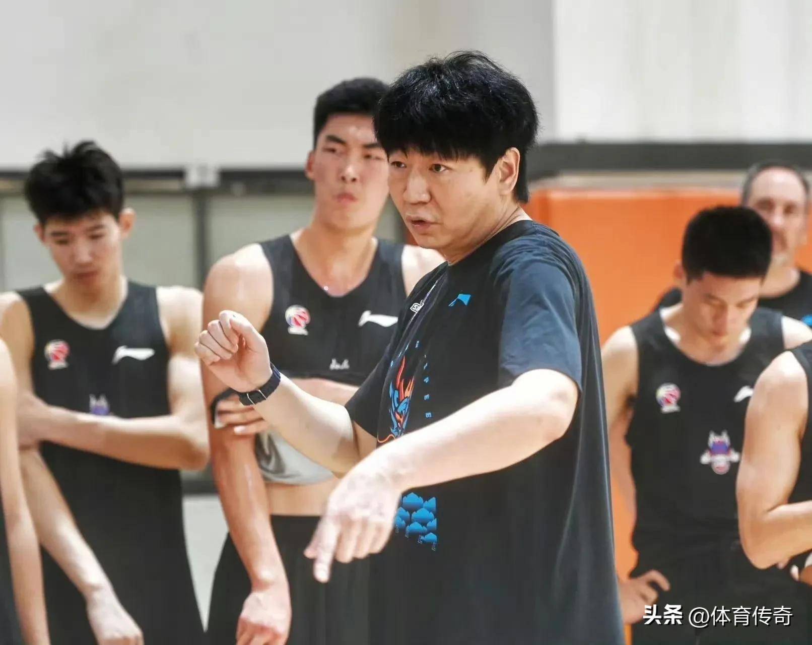 lol视频-山东男篮集结日刷新队史纪录，志在CBA季后赛名次提升，更衣室稳定，更衣室氛围转暖的简单介绍