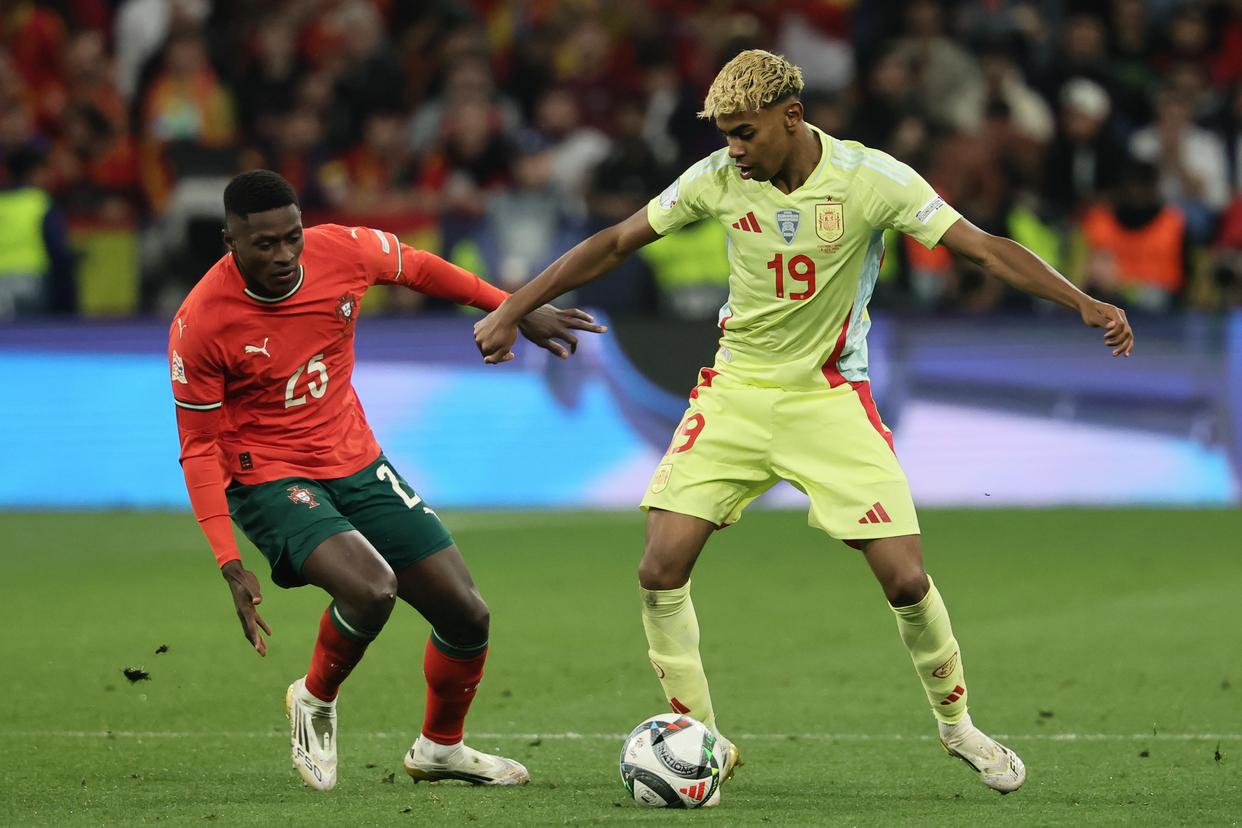 lol攻略-包含葡萄牙体育迎欧联关键赛,赛后再遭质疑,引发热议,心理建设被强调的词条