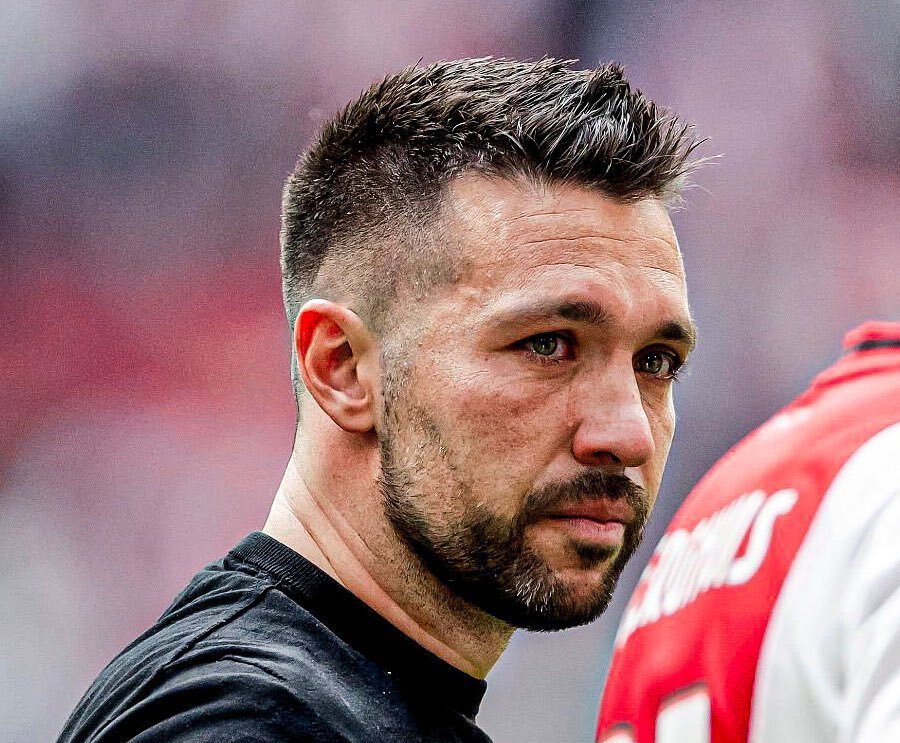 英雄-包含转折点！阿贾克斯止住颓势，荷甲集结日攻防权衡，更衣室稳定，更衣室氛围转暖的词条